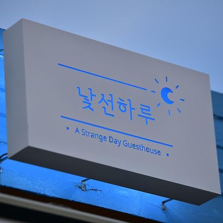 Hotel A Strange Day Seogwipo Zewnętrze zdjęcie