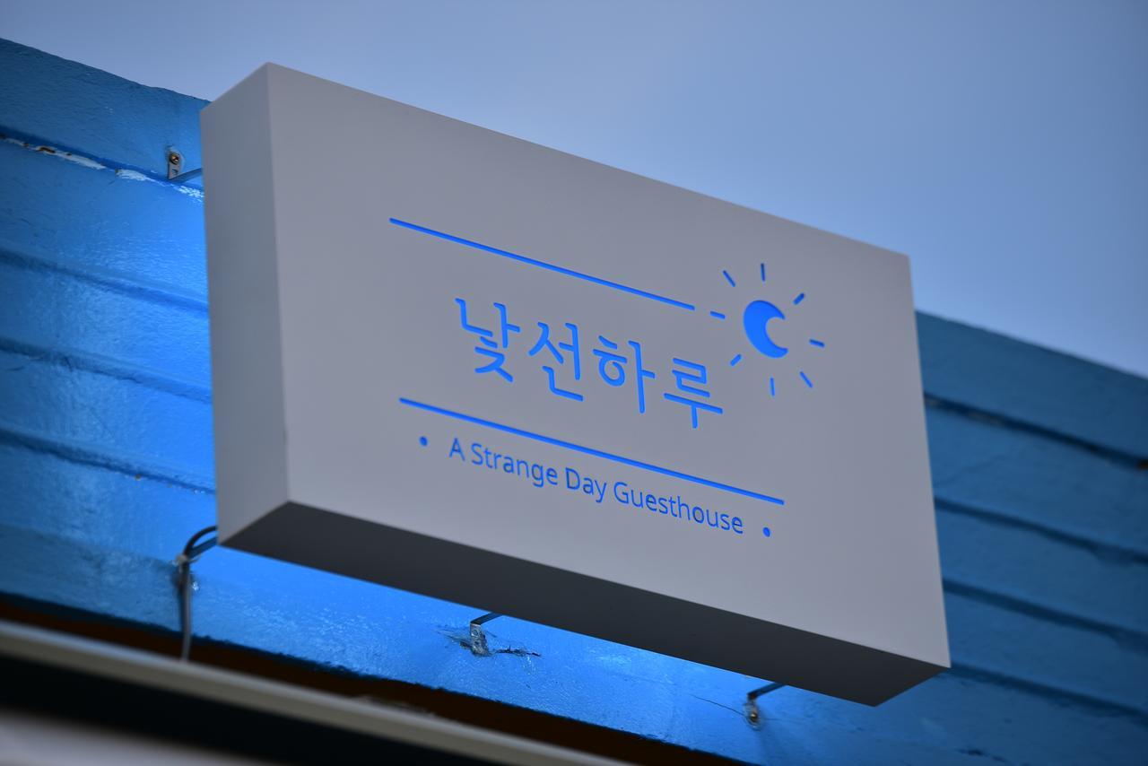 Hotel A Strange Day Seogwipo Zewnętrze zdjęcie