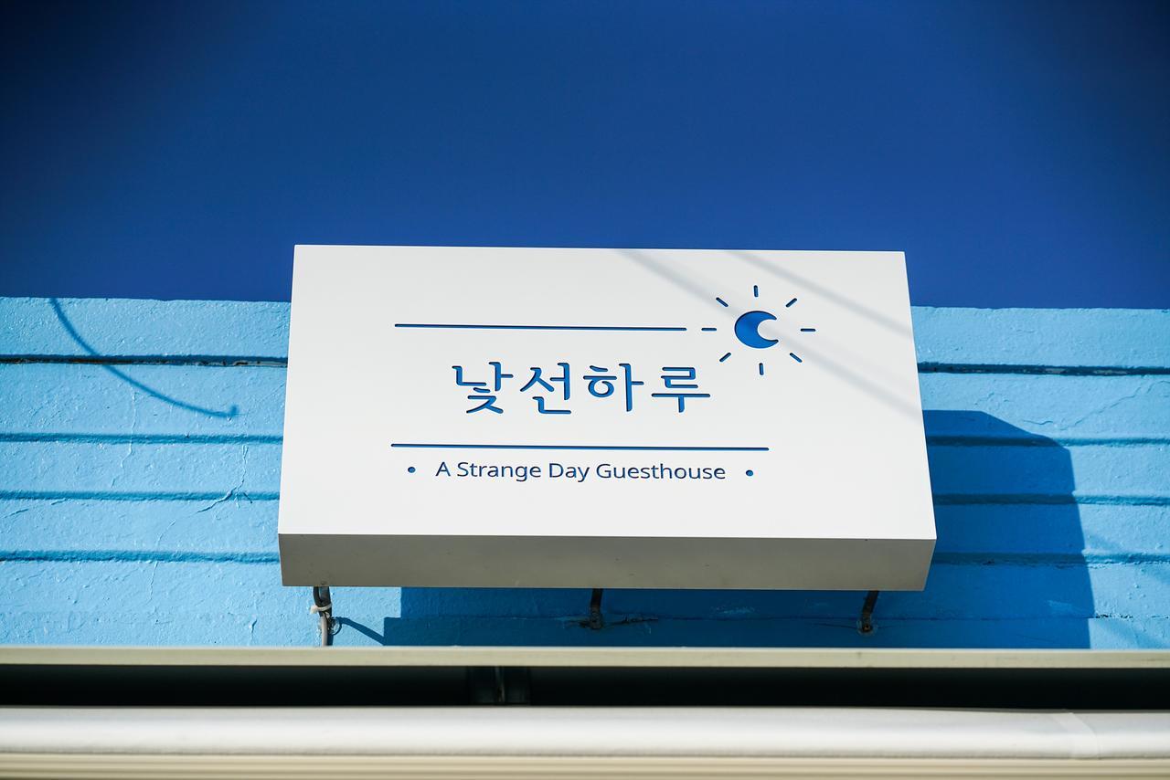 Hotel A Strange Day Seogwipo Zewnętrze zdjęcie